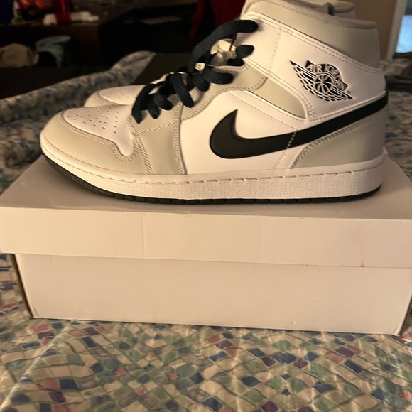 Jordan 1 Mid Light Smoke Grey for Women Size 12W - Picture 1 of 8
